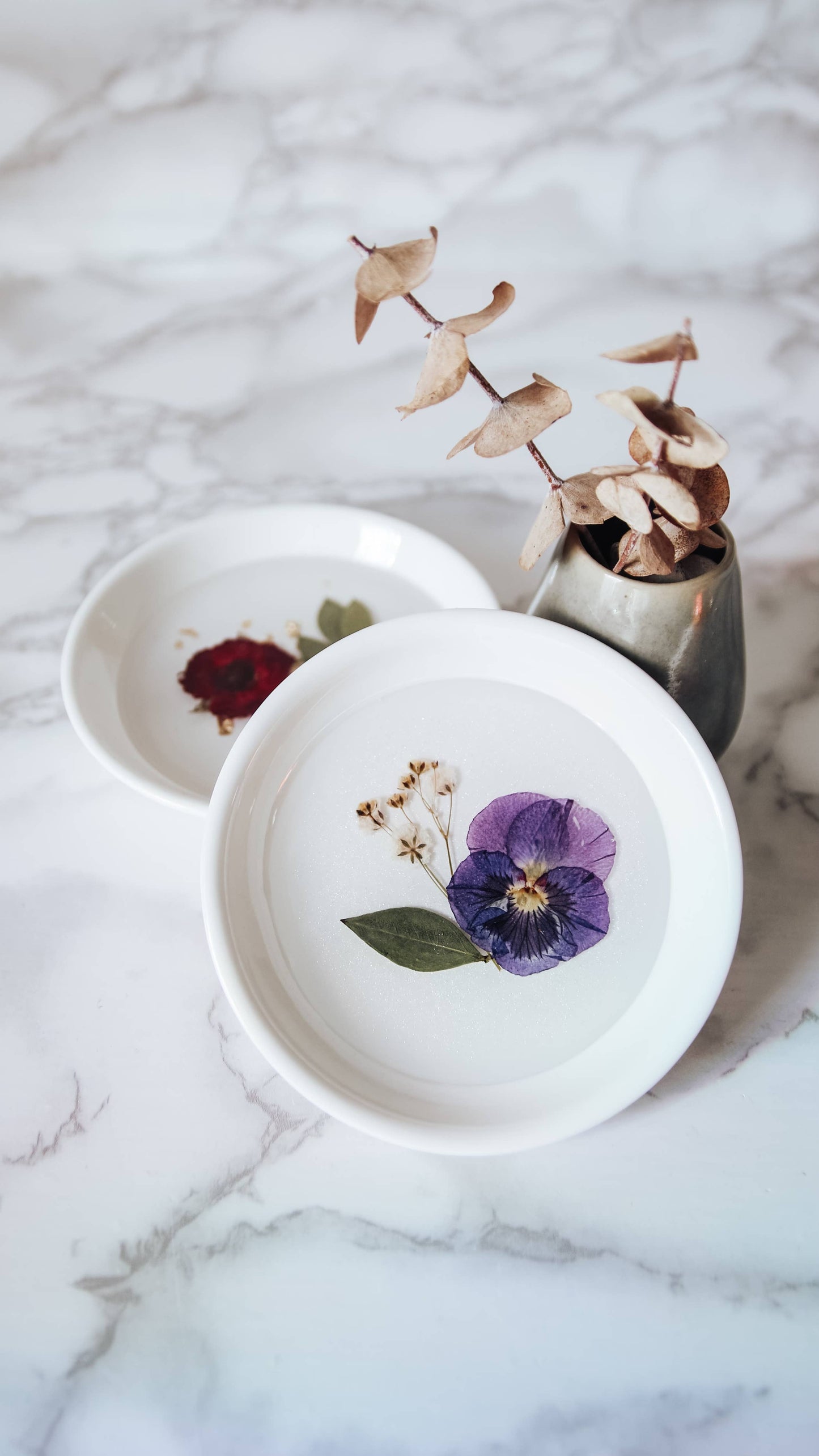 Pressed Flower & Botanical Ceramic Trinket Dish (Assorted): Assorted Florals with Gold Flakes