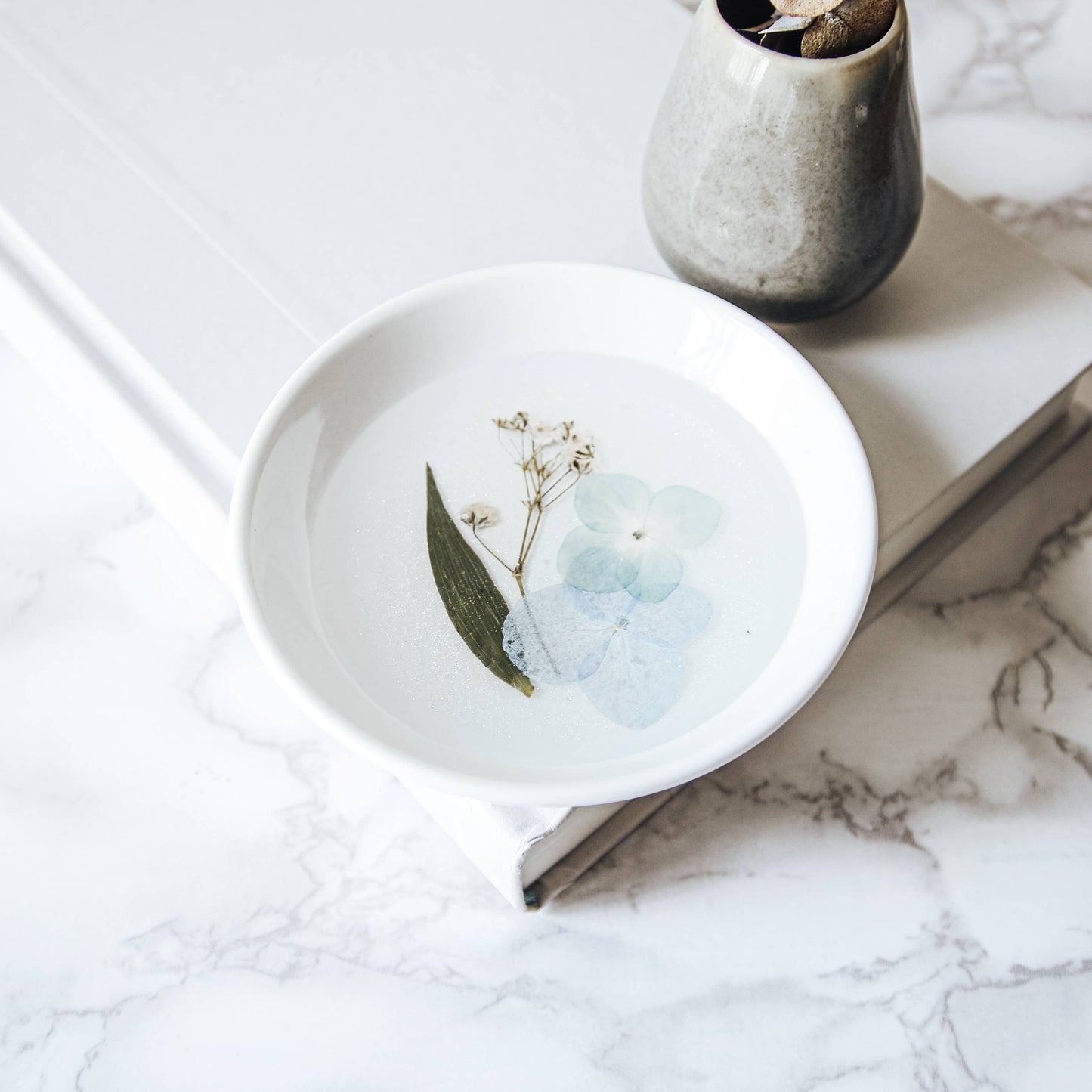 Pressed Flower & Botanical Ceramic Trinket Dish (Assorted): Assorted Florals with Gold Flakes