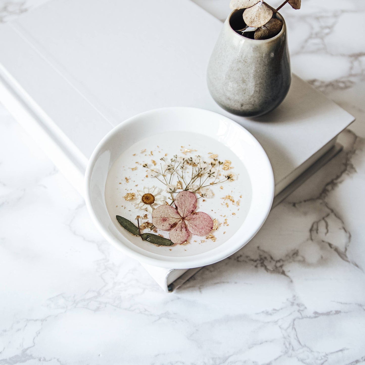 Pressed Flower & Botanical Ceramic Trinket Dish (Assorted): Assorted Florals with Gold Flakes