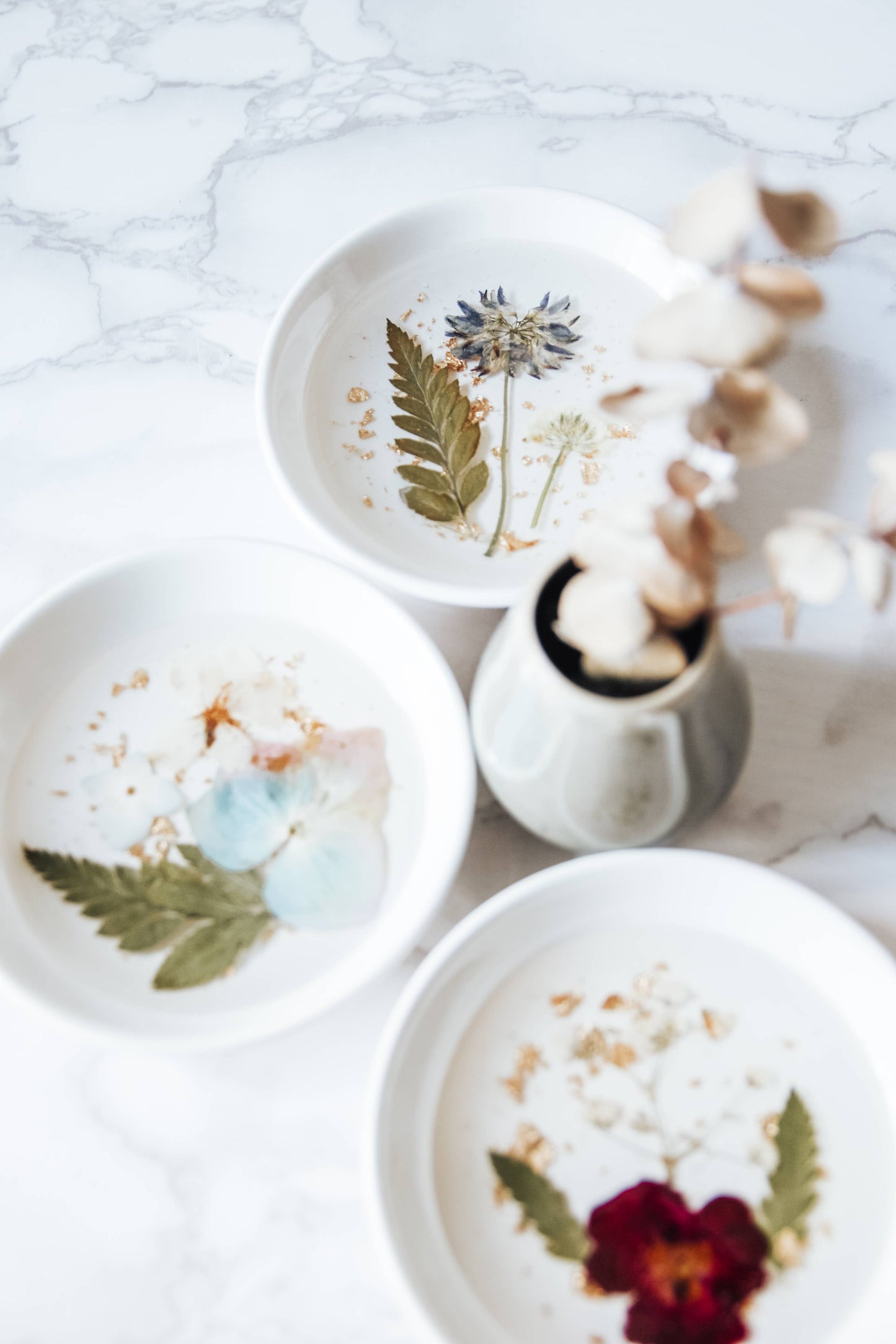Pressed Flower & Botanical Ceramic Trinket Dish (Assorted): Assorted Florals with Gold Flakes