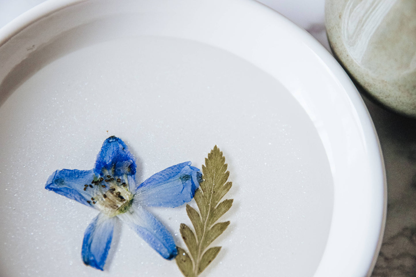 Pressed Flower & Botanical Ceramic Trinket Dish (Assorted): Assorted Florals with Gold Flakes