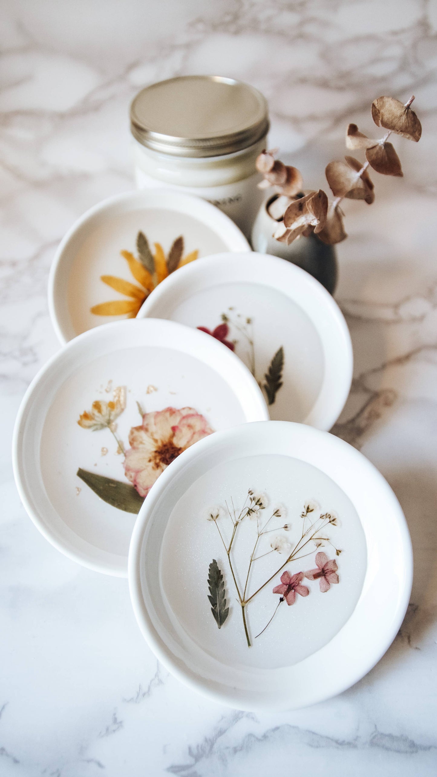 Pressed Flower & Botanical Ceramic Trinket Dish (Assorted): Assorted Florals with Gold Flakes