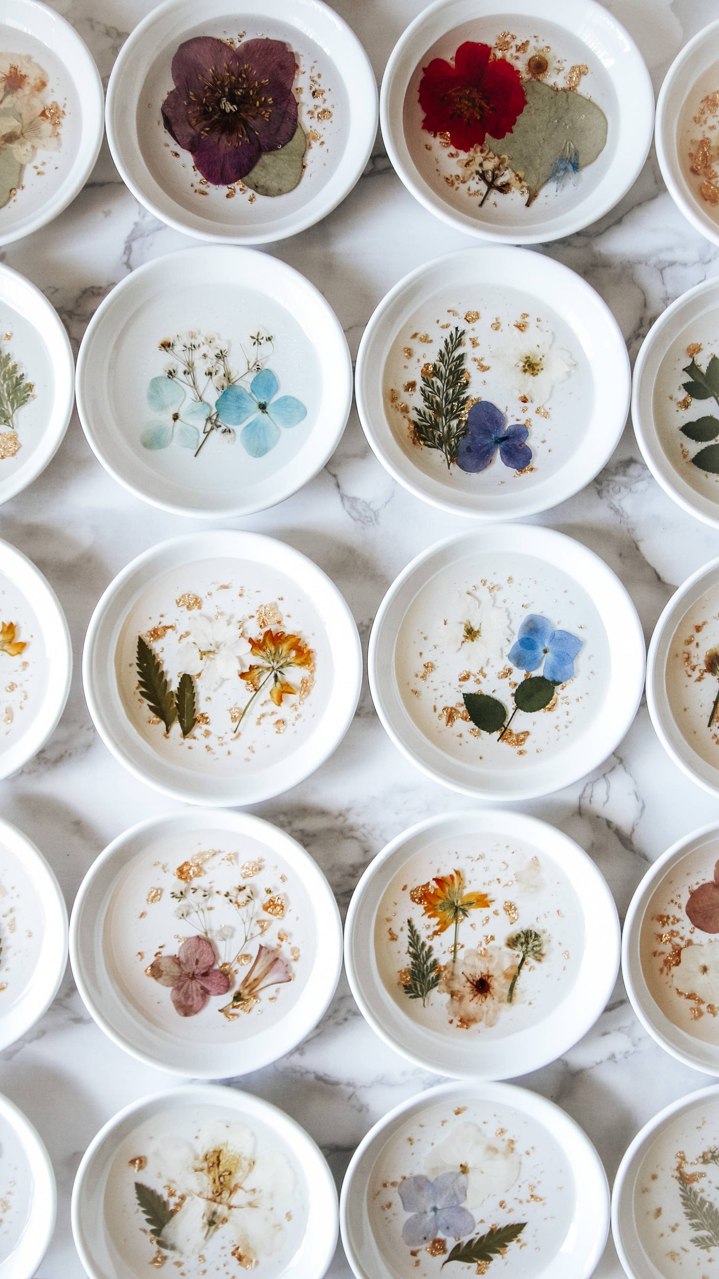 Pressed Flower & Botanical Ceramic Trinket Dish (Assorted): Assorted Florals with Gold Flakes