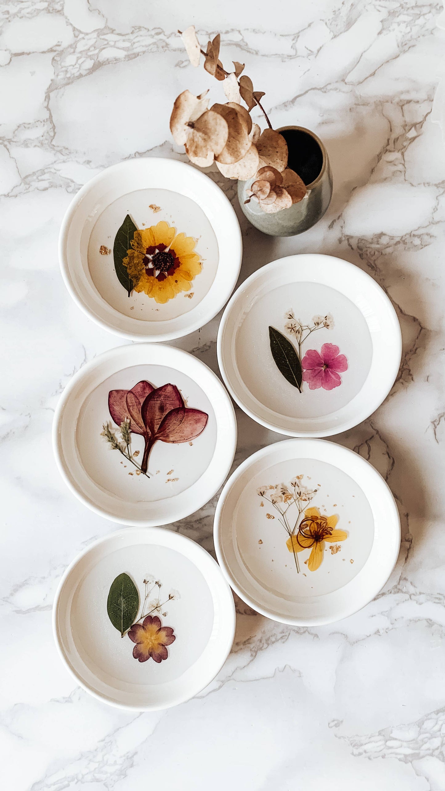 Pressed Flower & Botanical Ceramic Trinket Dish (Assorted): Assorted Florals with Gold Flakes