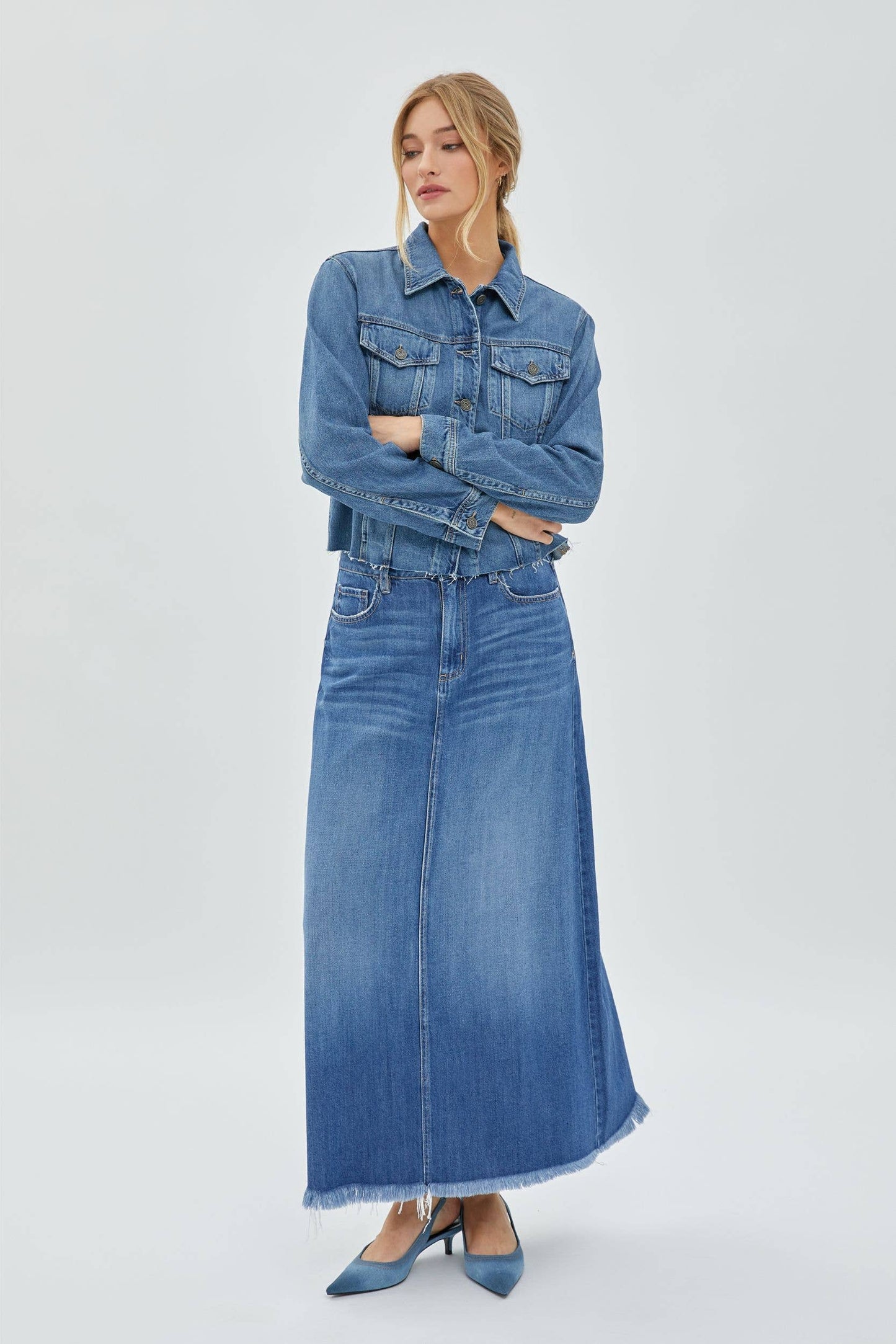 MEDIUM WASH RAW HEM RELAXED
JACKET: L