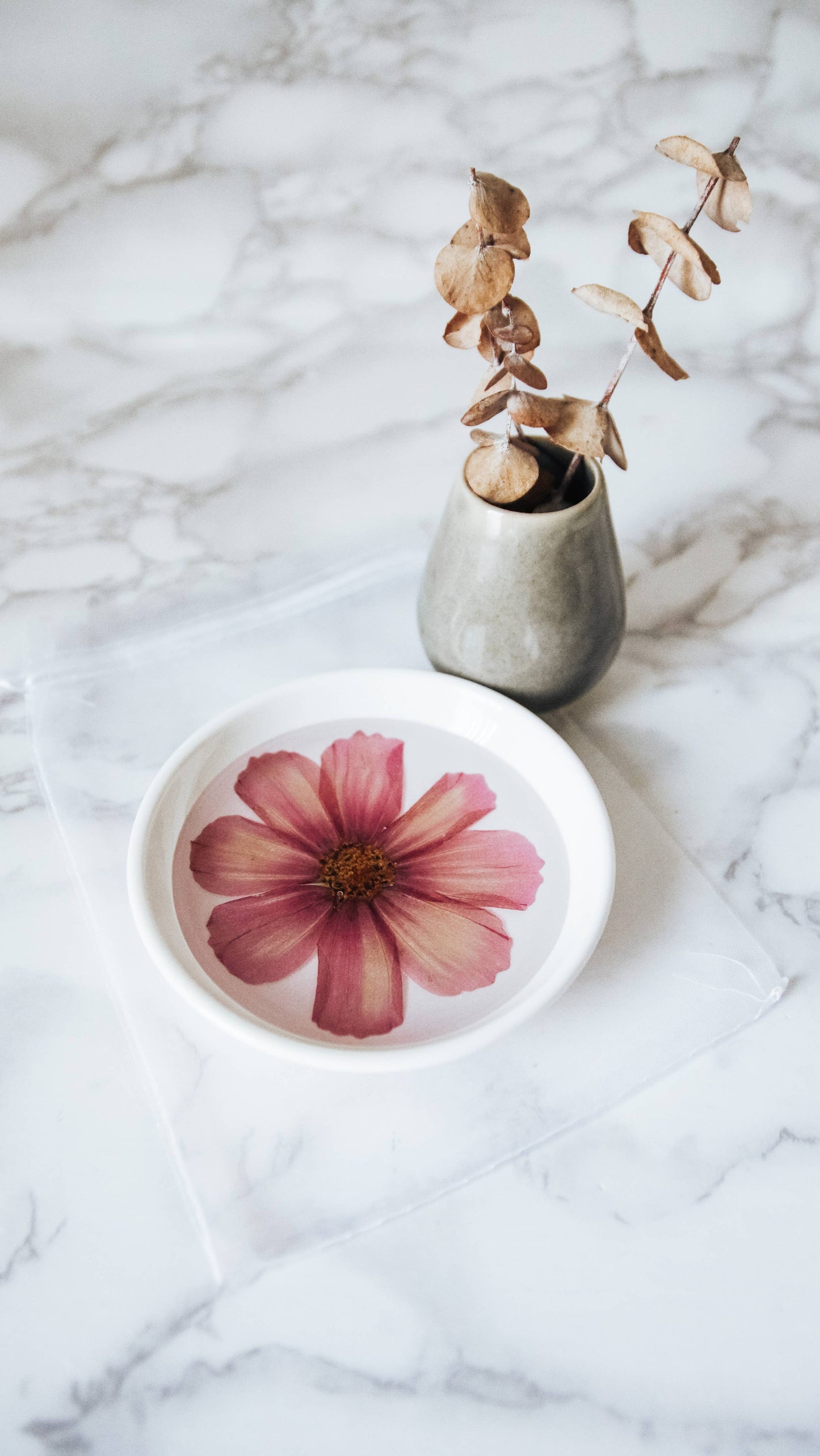 Pressed Flower & Botanical Ceramic Trinket Dish (Assorted): Assorted Florals with Gold Flakes