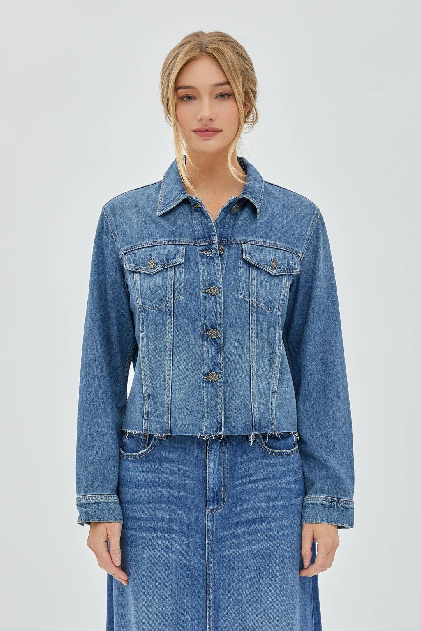 MEDIUM WASH RAW HEM RELAXED
JACKET: L