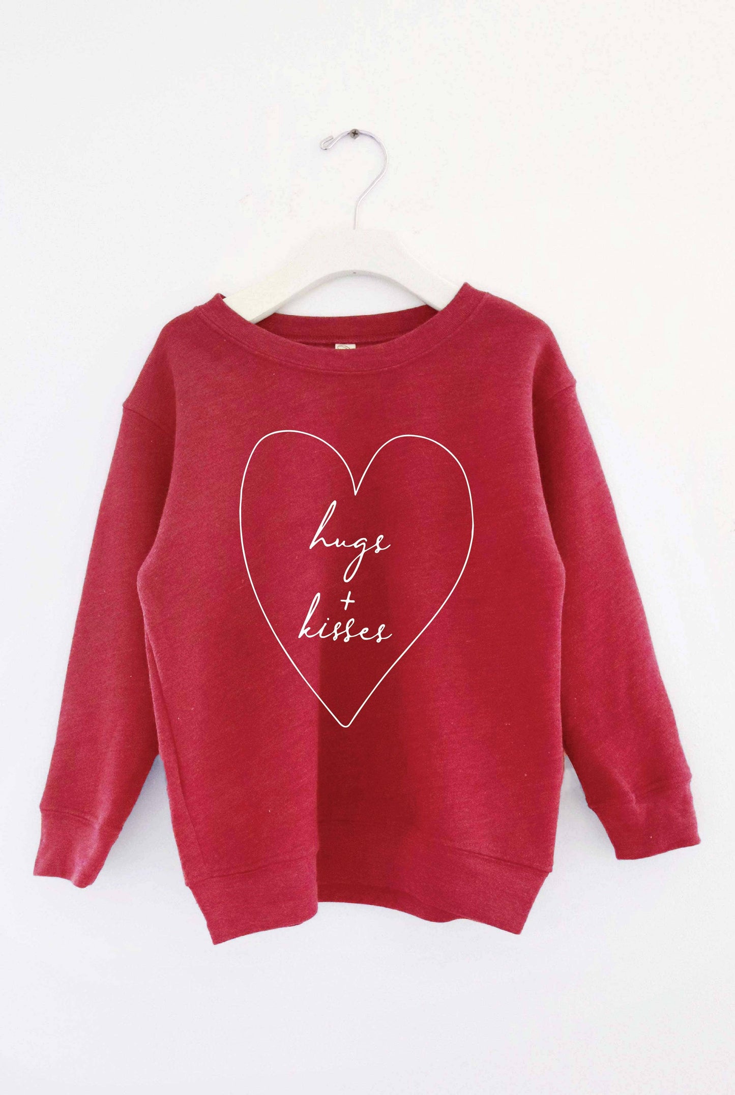 HUGS AND KISSES Toddler Unisex Graphic Sweatshirt: CRANBERRY HEATHER / 3T